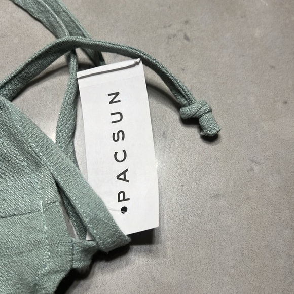 New backless top super cute 🔥 - Picture 2 of 5